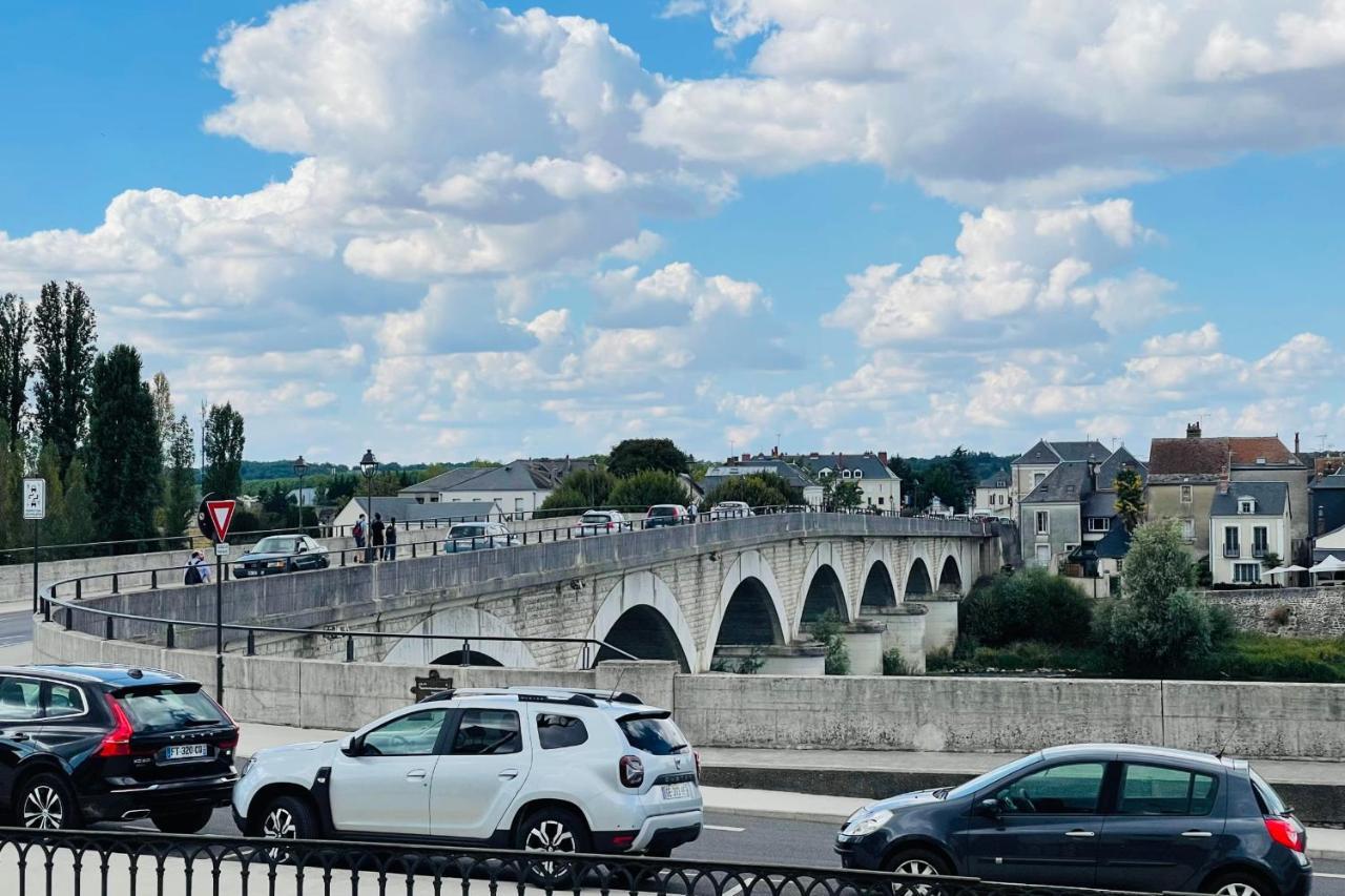 Splendid Apartment At The Foot Of The Castle Of Amboise - View Of The Loir エクステリア 写真